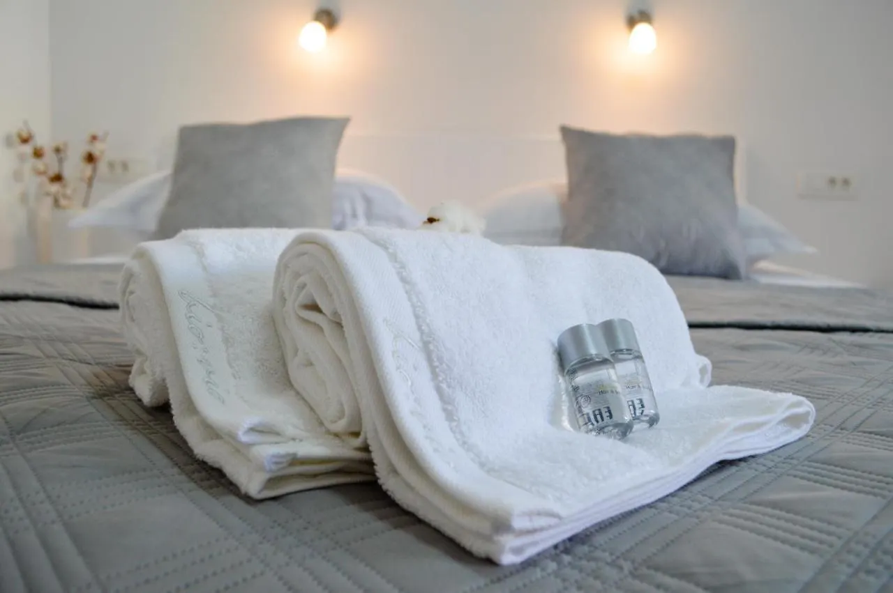Armanda Rooms Split