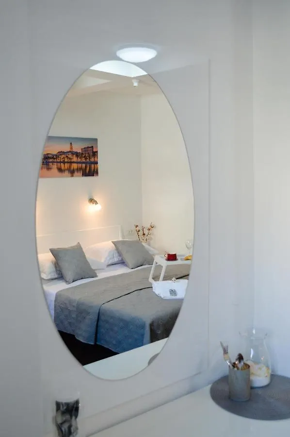 Armanda Rooms Split